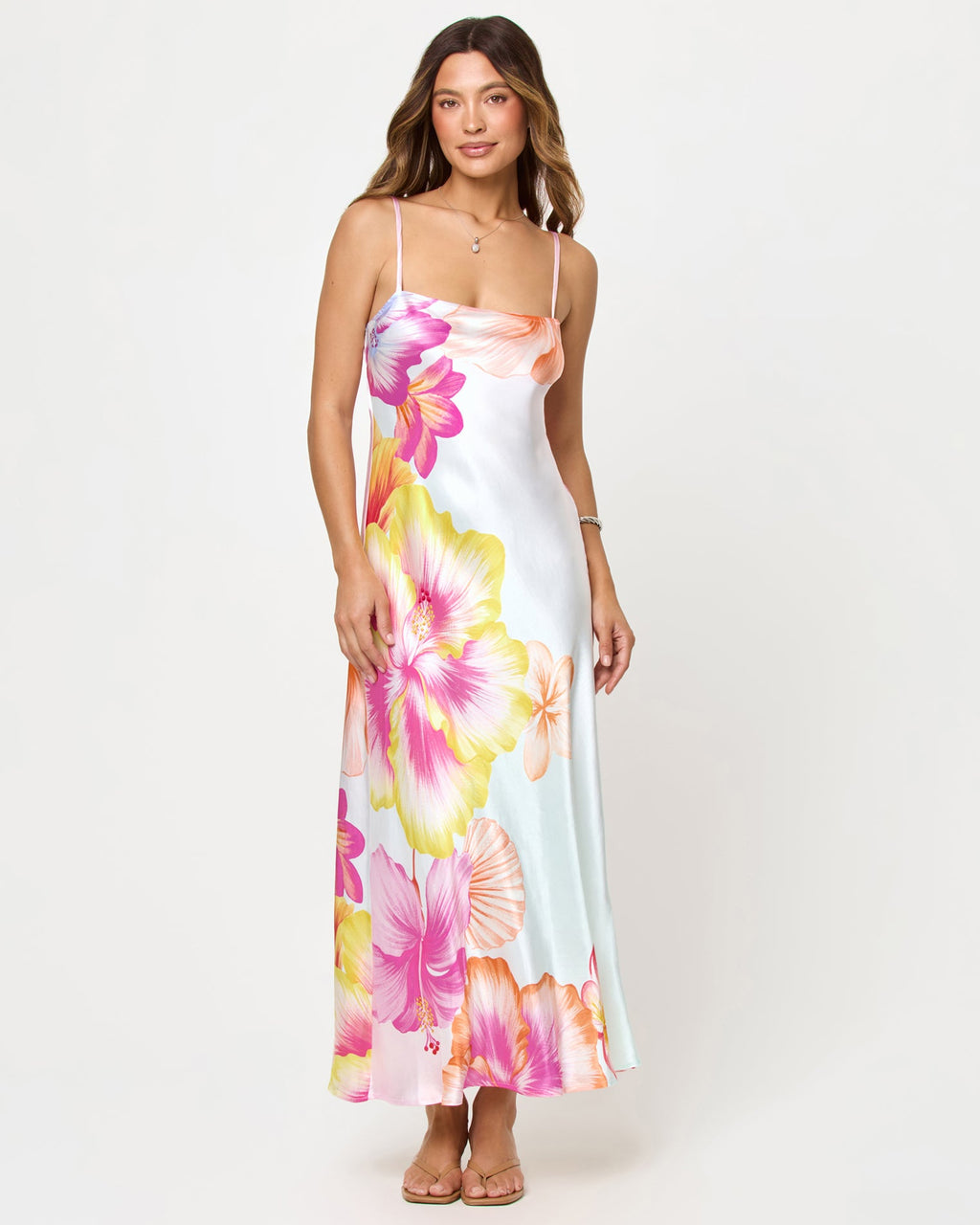 Robe longue nuisette à fines bretelles et coupe biais imprimé floral hibiscus