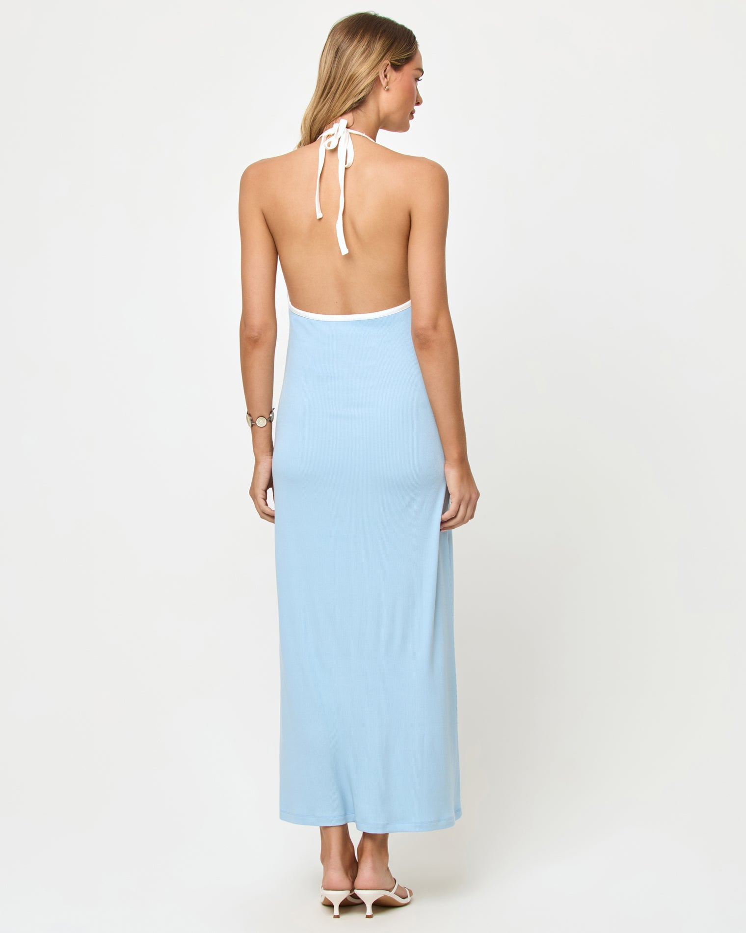 Robe longue licou bleu ciel crème avec décolleté en V plongeant
