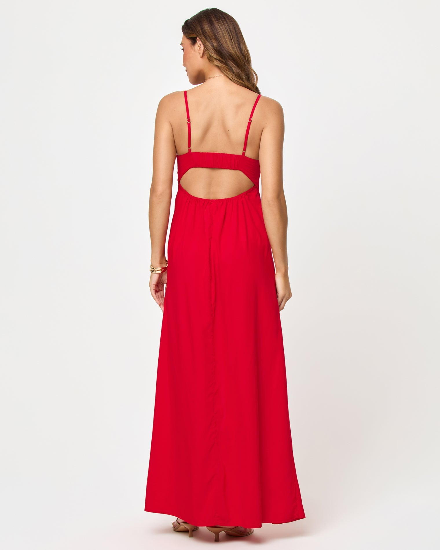 Robe longue fluide rouge vif avec encolure en V et découpe au dos
