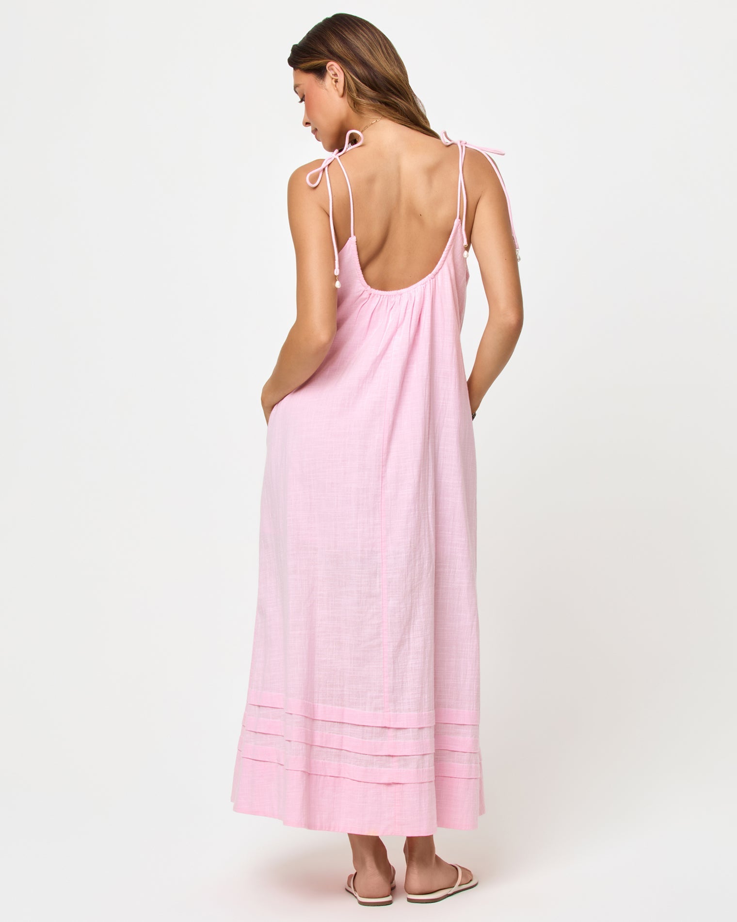 Robe longue en coton rose pâle avec bretelles à nouer et encolure carrée