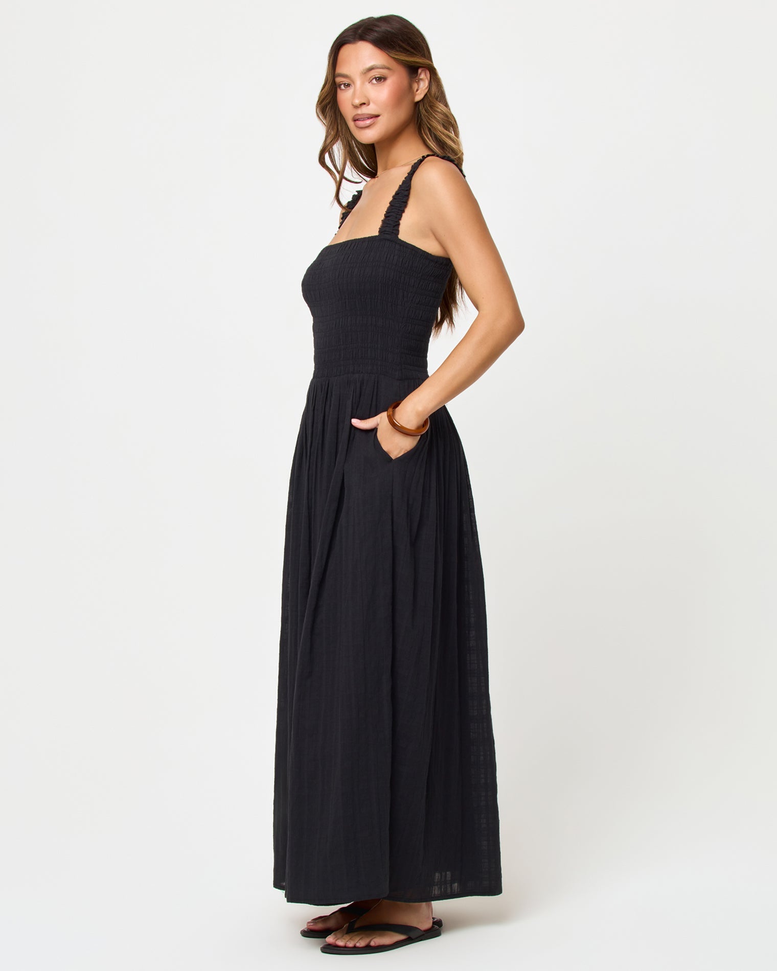 Robe longue noire en coton à smocks, larges bretelles et jupe ample