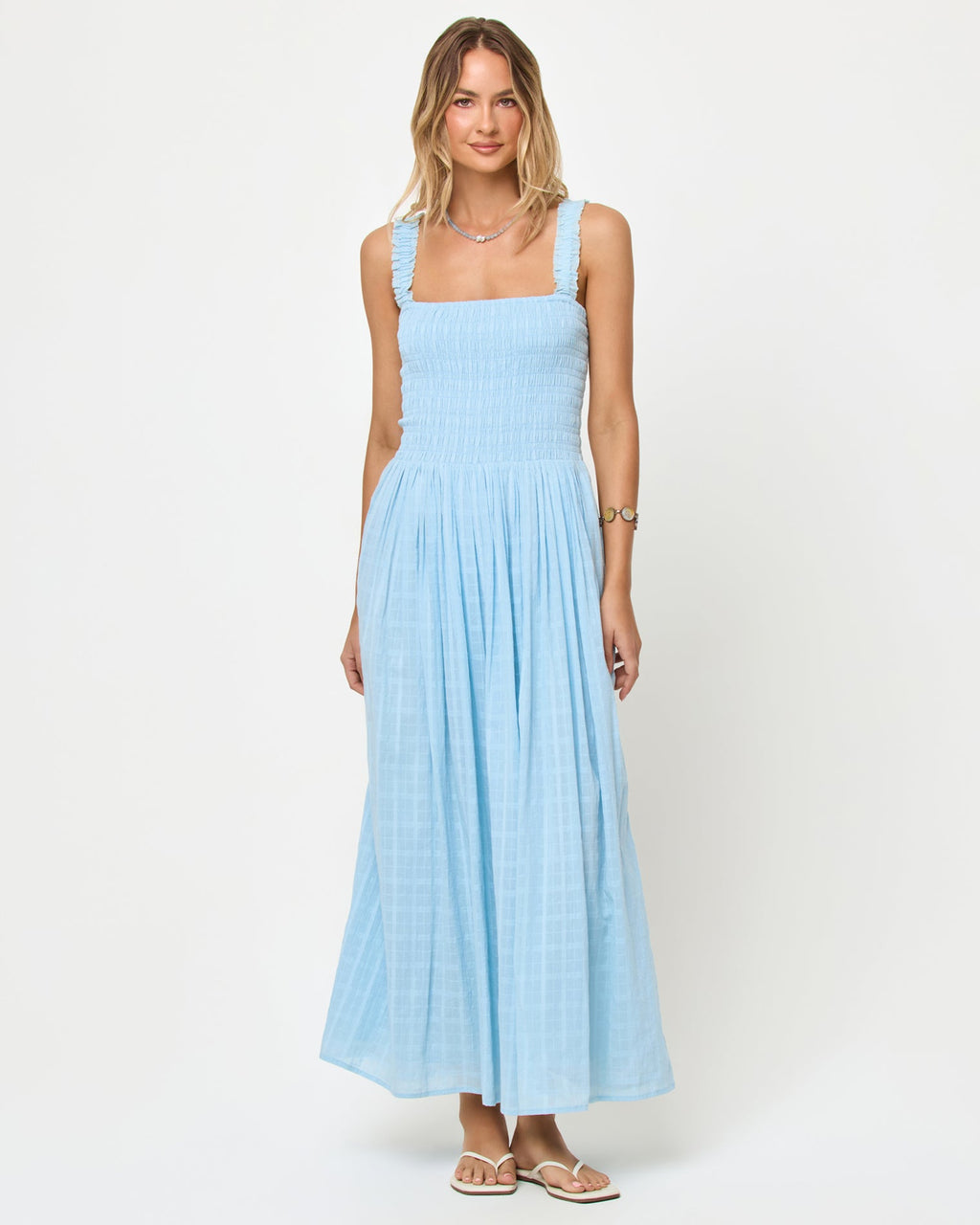 Robe longue en coton à fines bretelles, smockée au buste, bleu ciel