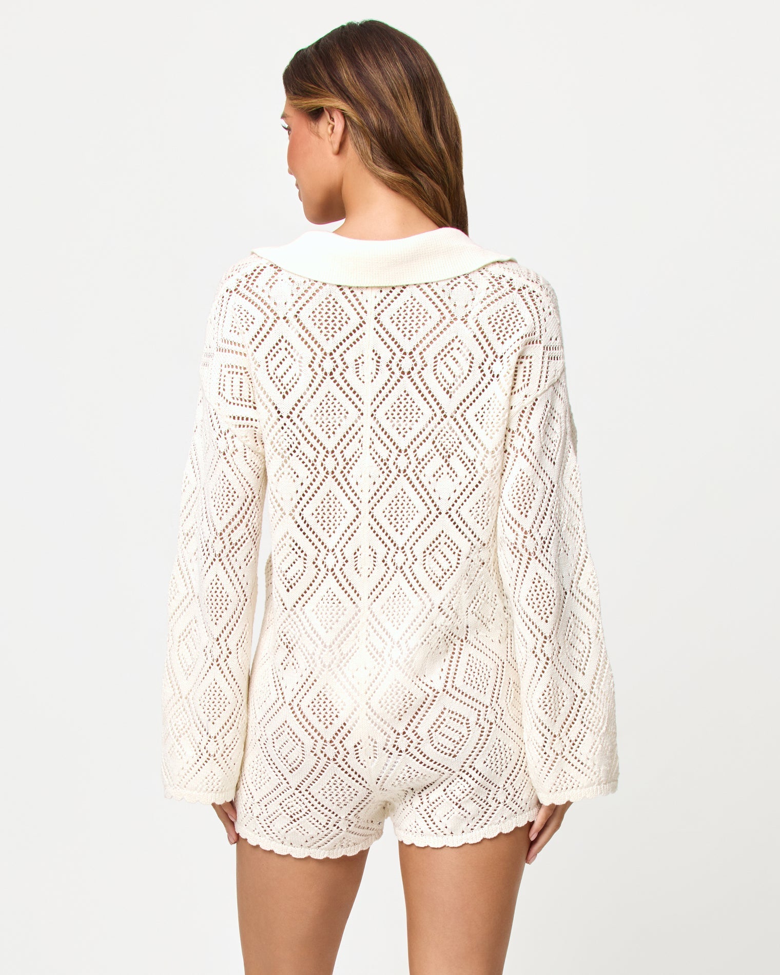 Combinaison courte en crochet crème Col plongeant Coupe droite Cache-maillot de plage