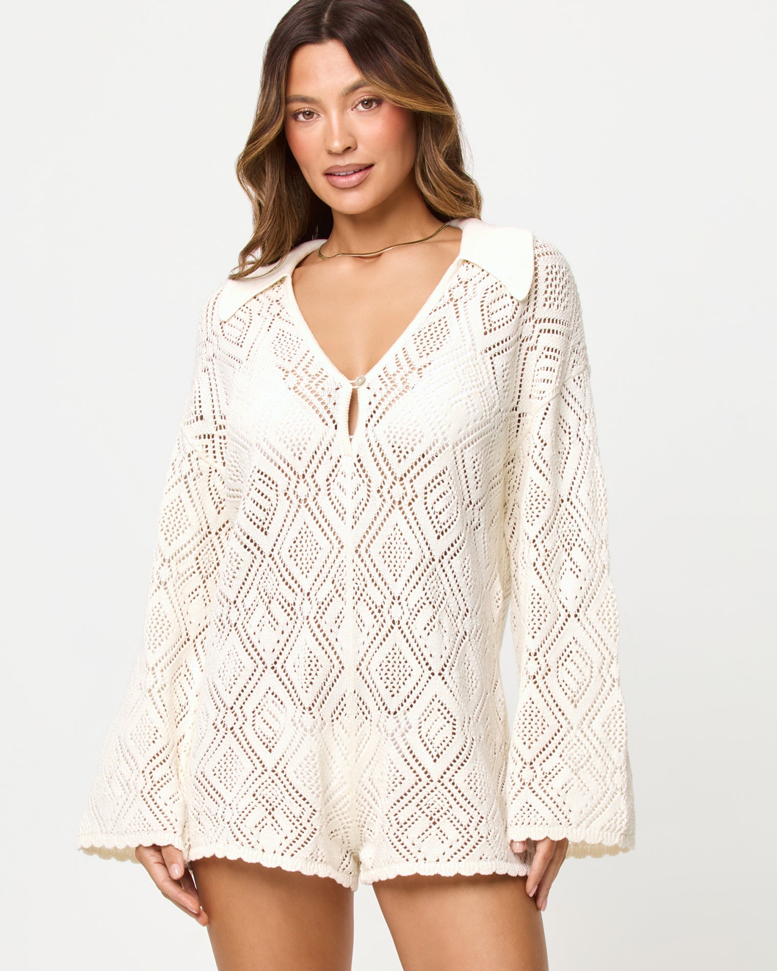 Combinaison courte en crochet crème Col plongeant Coupe droite Cache-maillot de plage