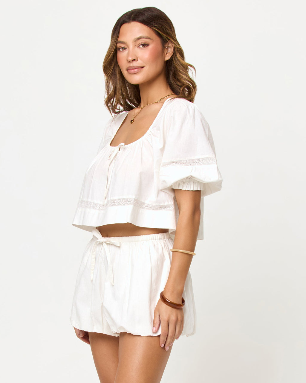 Shorts courts à taille élastique avec cordon de serrage couleur crème pour femme