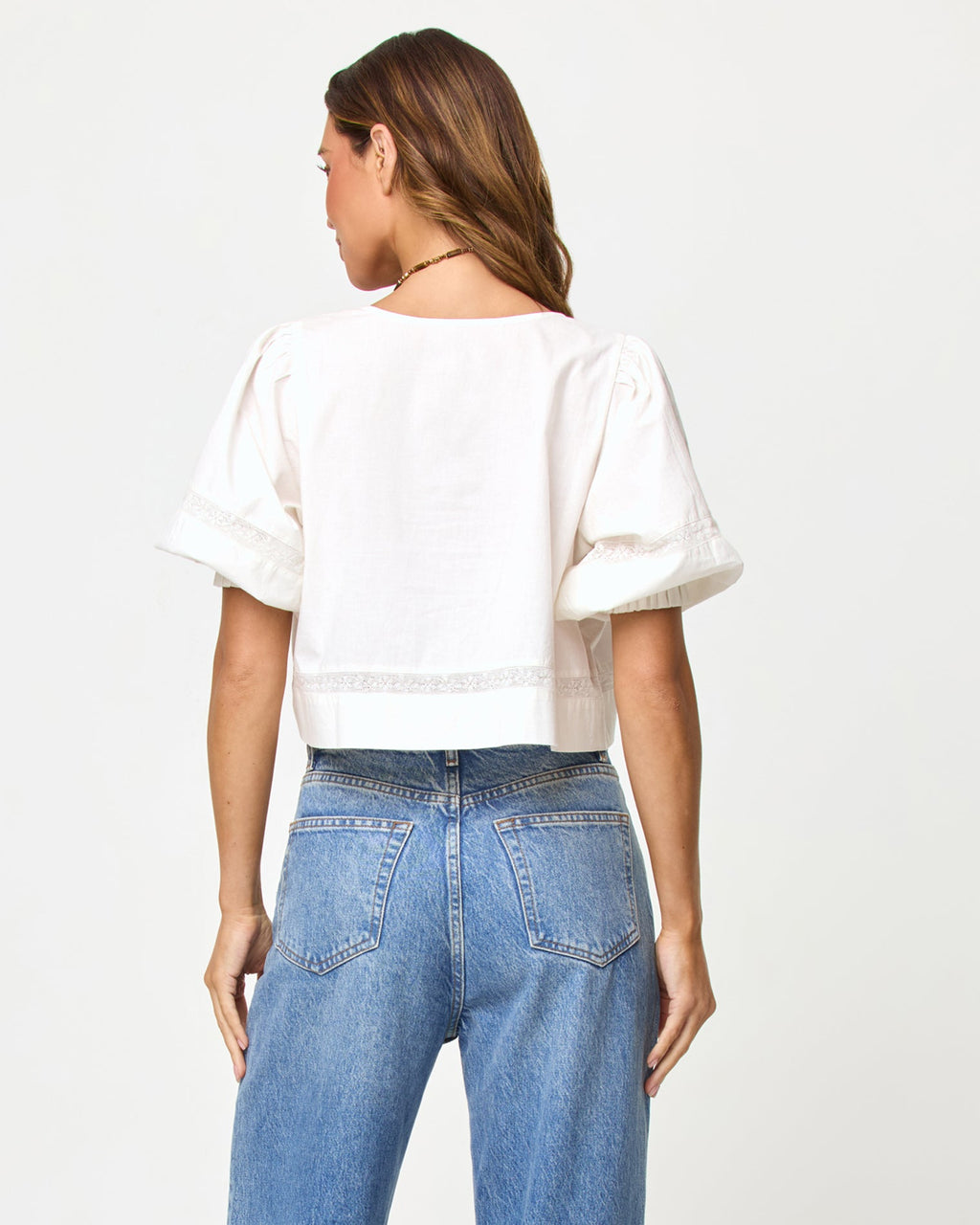Crop top paysan crème à manches ballon et noué sur le devant