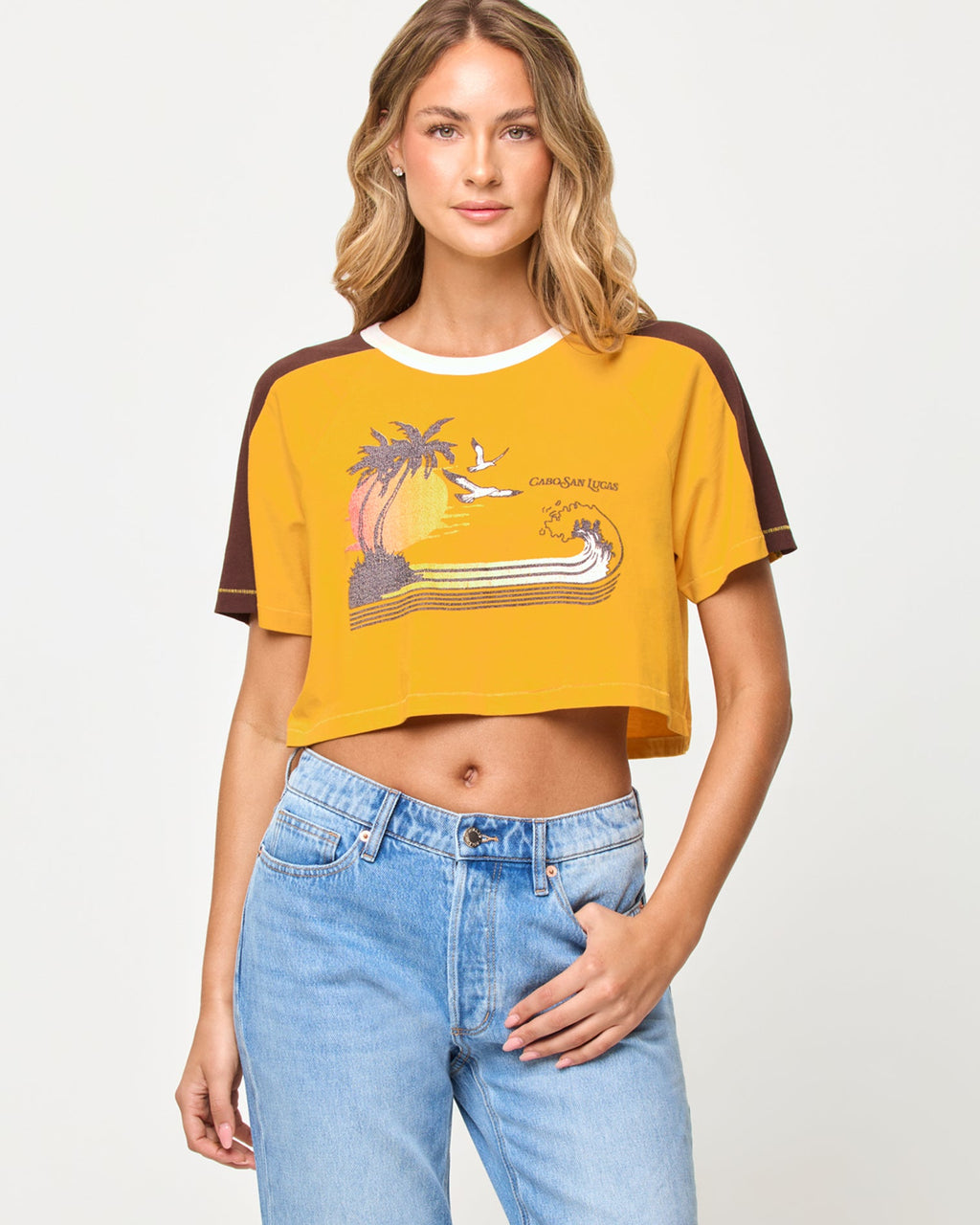 T-shirt court coupe carrée avec blocs de couleur et manches raglan