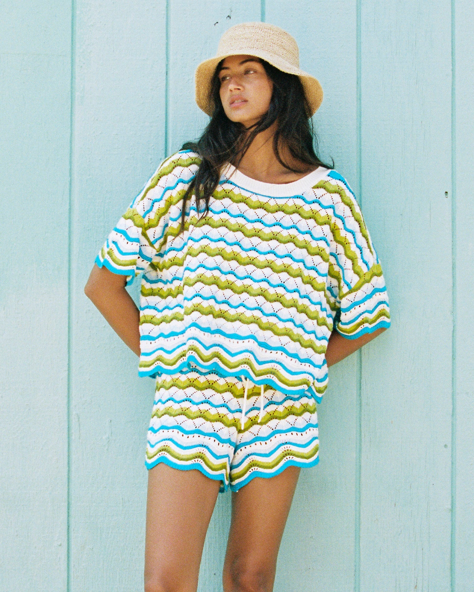 Short de plage taille haute en tricot de crochet avec ourlet festonné et cordon de serrage