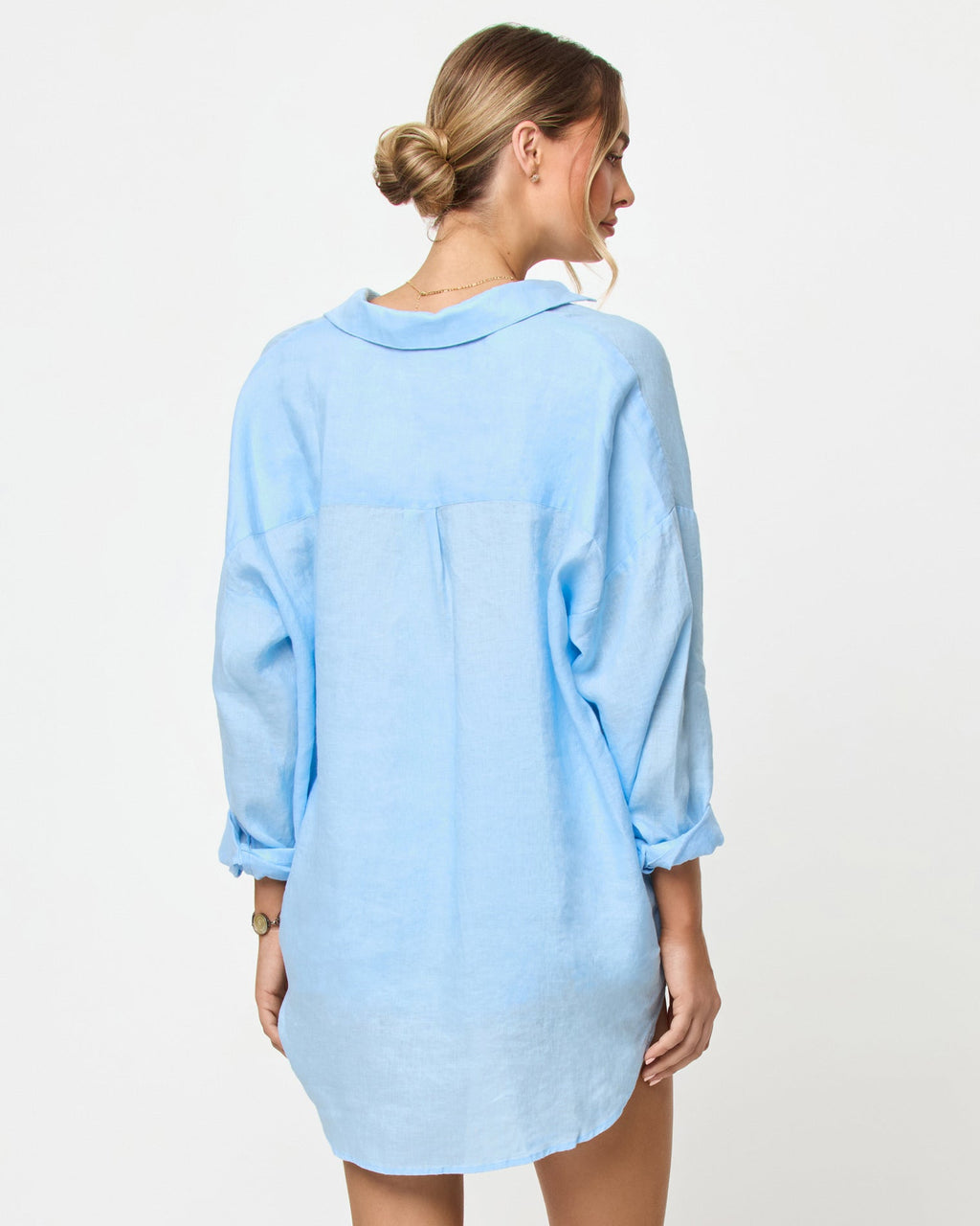 Short en lin bleu ciel à enfiler avec taille réglable à nouer et poches