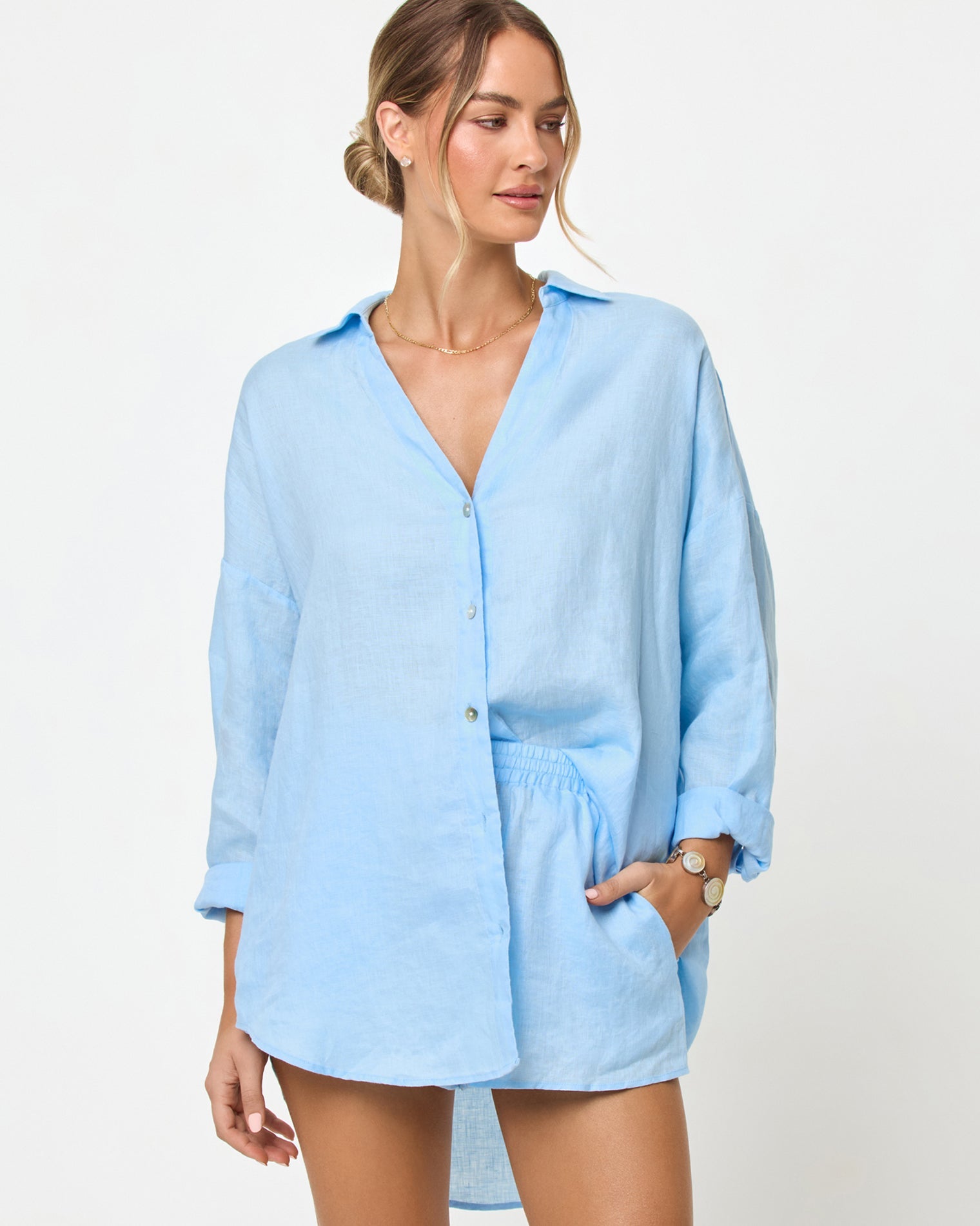Tunique boutonnée ample en lin bleu ciel
