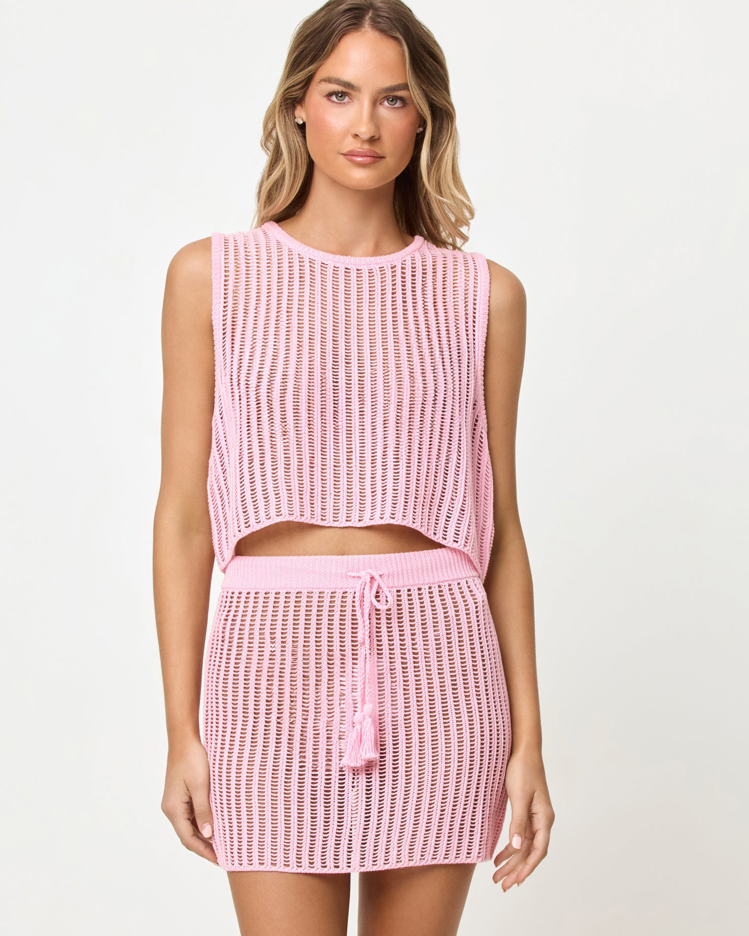 Mini-jupe en crochet tricoté avec taille à nouer rose poudré
