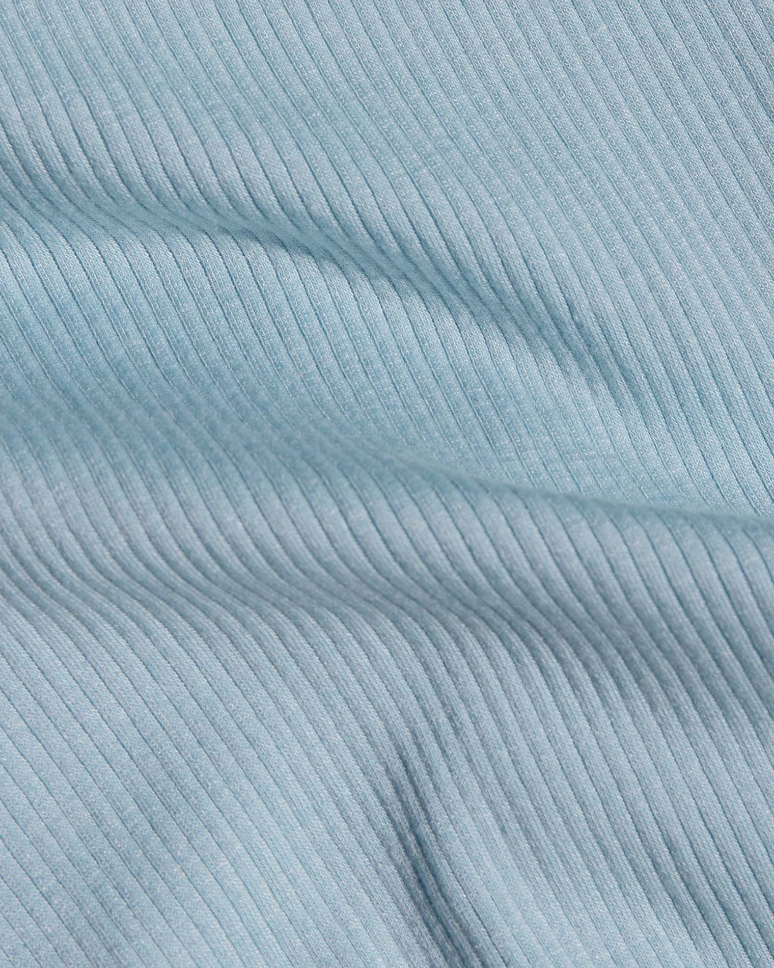 Robe longue licou bleu ciel crème avec décolleté en V plongeant