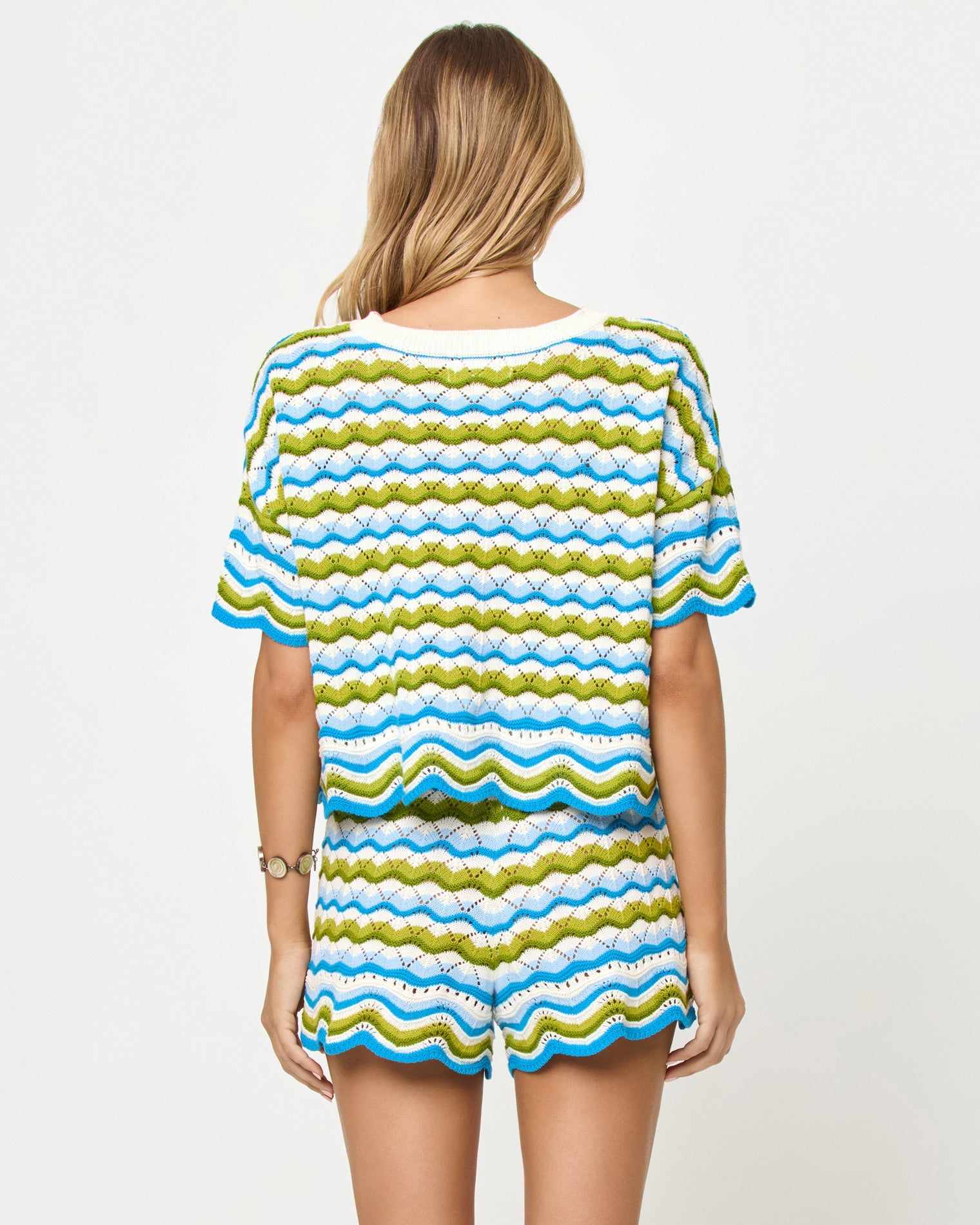 Short de plage taille haute en tricot de crochet avec ourlet festonné et cordon de serrage